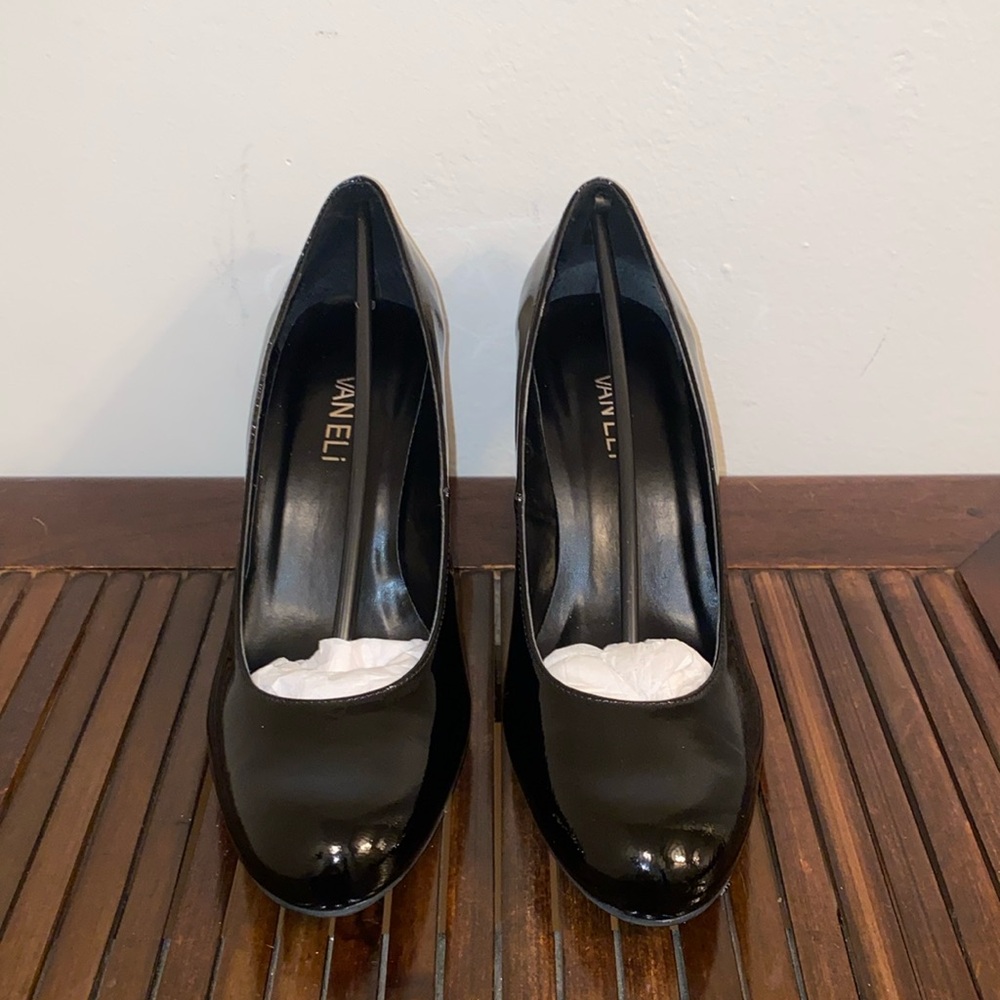 VANELi Ussa Patent Leather Mid Wedge NIB